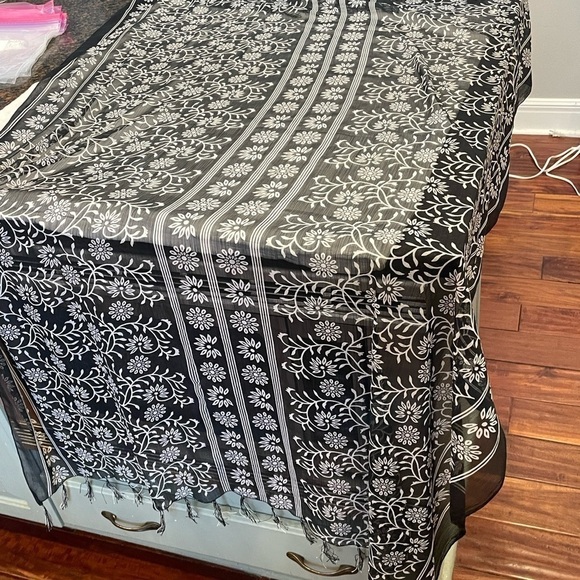 💐5/25 scarf shawls black white print sheer lightweight large large square - Picture 4 of 9